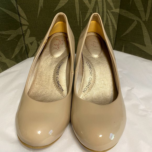 Lk New ~ Jellypop "Cayla" Nude Pumps-Patent leather- 6 1/2 Med - Picture 1 of 12